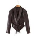 Giacca slim in ecopelle marrone scuro con lacci sulle maniche e cintura in vita - XS / Marrone Scuro