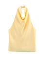 Dettaglio del top all'americana in raso giallo con scollo a cappuccio e consistenza setosa - Giallo