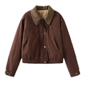 Giacca vintage marrone con colletto in velluto e bottoni dorati su sfondo bianco - XS / Caramello