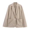 Completo blazer kaki da donna con risvolto classico e grandi tasche su sfondo bianco - S / Blazers