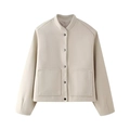 Giacca corta beige da donna con collo a lupetto, bottoni metallici e tasche a toppa - XS / Albicocca