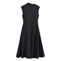 Elegante vestido midi negro evasé sin mangas con cuello alto y costuras verticales finas - S / Negro