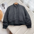 Klassische schwarze Bomberjacke in lockerer Passform mit Seitentaschen und Rippbündchen - S / Schwarz