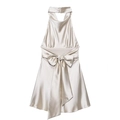Champagne satijnen halter-mini-jurk met een grote decoratieve strik en glanzende finish - XS / Melkwit