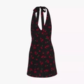 Nauwsluitende halter-minijurk in zwart met rode kersenprint voor de zomervakantie - S / Zwart