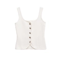 Detailopname van wit gebreid vest met vierkante hals en zilveren metalen knopen design - Wit