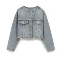 Gros plan sur l'ourlet effiloché et la texture coton de cette veste en jean bleu clair - XS / Bleu clair