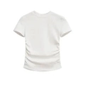 Detailansicht der seitlichen Raffung an einem schmal geschnittenen weißen Sommer-T-Shirt - XS / Weiß