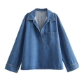 Detalle de chaqueta vaquera azul con cuello de pico, bolsillo y costuras de calidad - Camisa de Mezclilla