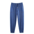 Detalle de cintura alta con cordón y puntas de metal dorado en joggers azul oscuro - XS / Azul