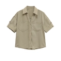 Détails à plat d'une chemise kaki à manches courtes avec col à revers et poches - XS / Khaki Vert
