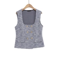 Detail van het blauwe tweed vest met gouden knopen en rijke geweven textuur - XS / Blauw En Wit Gemengd Vest