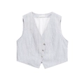 Gilet con scollo a V a righe sottili blu e bianche con tre bottoni su sfondo bianco - XS / Gilet