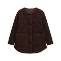 Detalle de chaqueta acolchada marrón oscuro con diseño ondulado y grandes bolsillos de parche - XS / Marrón Oscuro