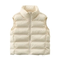 Détail d'un gilet matelassé beige avec col montant et fermeture à glissière fluide - Blanc Cassé