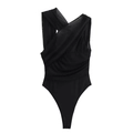 Detail eines schwarzen Netz-Bodysuits mit sexy Wickeloptik und transparenten Einsätzen - S / Schwarz