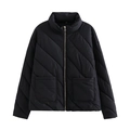 Détail de la veste matelassée noire avec col montant et grandes poches plaquées - XS / Noir