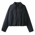 Detalle de chaqueta acolchada negra con cuello de solapa y cremallera metálica plateada - S / Negro