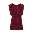 Detalle de la textura de lentejuelas rojo vino en un sexy mini vestido de fiesta sin espalda - S / Burdeos