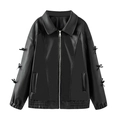 Dettaglio giacca in pelle PU nera con piccoli fiocchi sulle maniche e zip frontale - S / Nero