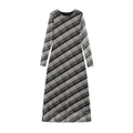 Detailoverzicht van geruite chiffon midi-jurk met lange mouwen en een elegante A-lijn - S / Zoals getoond
