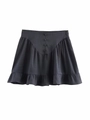 Detail eines dunkelgrauen Rocks mit hoher Taille, Zierknöpfen und Volantsaum - S / Skirts