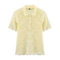 Détail du polo en maille dentelle jaune clair avec bordures festonnées et col boutonné - XS / Jaune clair