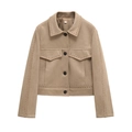 Detail der braunen Wildlederjacke mit handgesticktem Flechtbesatz und runden Knöpfen - XS / Camel