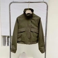 Armeegrüne Y2K Utility-Jacke mit Stehkragen und großen Vordertaschen für Damen - XS / Armeegrün