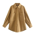 Dettaglio della giacca a camicia color cammello con maxi tasche e orlo curvo - XS / Top / Kaki