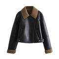 Detail der schwarzen Bikerjacke aus Kunstleder mit braunem Kunstfell und Metallschnallen - XS / Schwarz/Braun