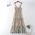 Boho-Kleid mit Blumenmuster, Rüschenträgern und gestuftem Chiffonrock in Vintage-Gelb - S / Beige