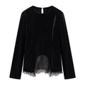 Detalle de top negro de terciopelo con dobladillo de encaje y diseño calado único - S / Negro