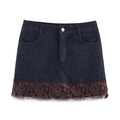 Damen Minirock aus dunkelblauem Denim mit elegantem braunem Spitzenbesatz - XS / Dunkelblau/Braune Spitze