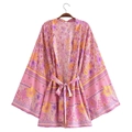 Cardigan kimono boho rosa a fiori con maniche ampie e cintura coordinata in vita - S / Stampa Rosa Chiaro