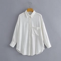 Camisa blanca holgada de manga larga con bolsillo de parche y botones de estilo moderno - S / Blanco