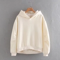 Sudadera oversize minimalista en blanco crema con hombros caídos y puños acanalados - S / crema