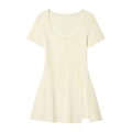 Vestido corto crema ajustado con abertura lateral y cuello en U de diseño moderno - S / Beige