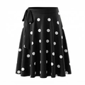 Hoch taillierter A-Linien-Rock mit Polka-Dot-Muster und dekorativer Schleife in Schwarz - S / Schwarzer Midirock