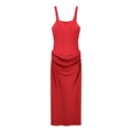 Elegante rode mouwloze midi-jurk met vierkante hals en geplooide taille op witte achtergrond - S / Rood