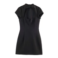 Miniabito nero aderente con collo alto a fiocco e dettaglio cut-out frontale - XS / Nero