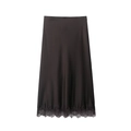 Jupe midi élégante en satin foncé pour femme avec bordure en dentelle sur fond blanc - XS / Brun Foncé