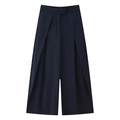Detail der dunkelblauen Nadelstreifen-Hose mit weitem Bein und Plissee-Design - Blau Breiter Streifen