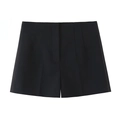 Dettaglio di pantaloncini neri a vita alta con pieghe verticali e trama in tessuto liscio - XS / Pantaloncini