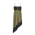 Elegante vestido lencero de satén verde oliva con encaje negro y dobladillo asimétrico - XS / Verde