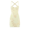 Détail d'une mini robe dos nu jaune avec broderies florales 3D et texture en maille - Light jaune