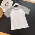 T-shirt raglan a maniche corte per bambini in bianco e grigio con scollo rotondo - Grigio e Bianco Raglan