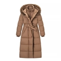 Vue détaillée du long manteau d'hiver marron avec col en fourrure et ceinture nouée - Kaki