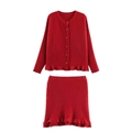 Elegante conjunto de dos piezas en punto rojo con cárdigan de botones y falda con volantes - S / Rojo