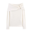 Vue détaillée du haut en tricot crème à épaules dénudées avec épingle dorée - S / Milky blanc